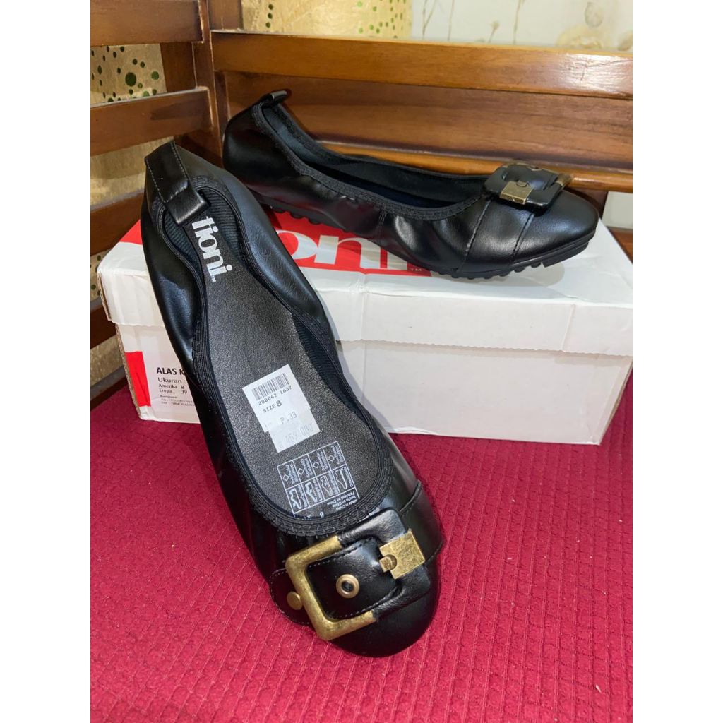 Sepatu Fioni Payless