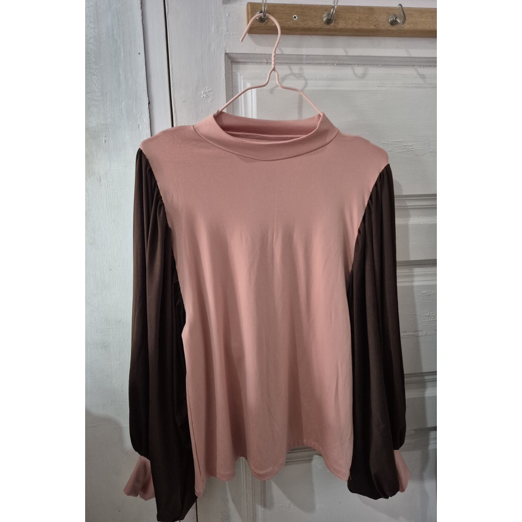 Kaos wanita preloved/Atasan wanita preloved/Baju wanita preloved