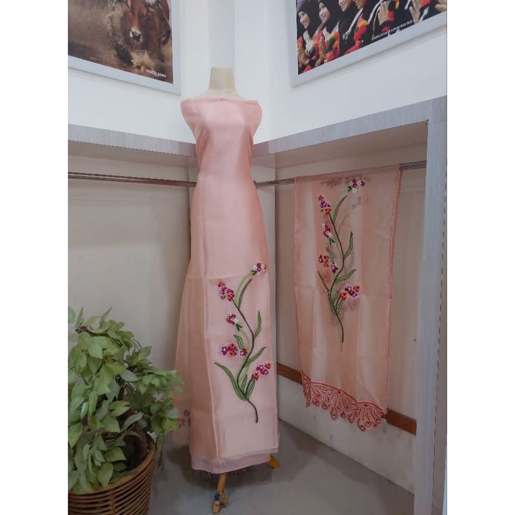 Satu set stellan kurung /gamis organza include furing..Sulam kapalo samek