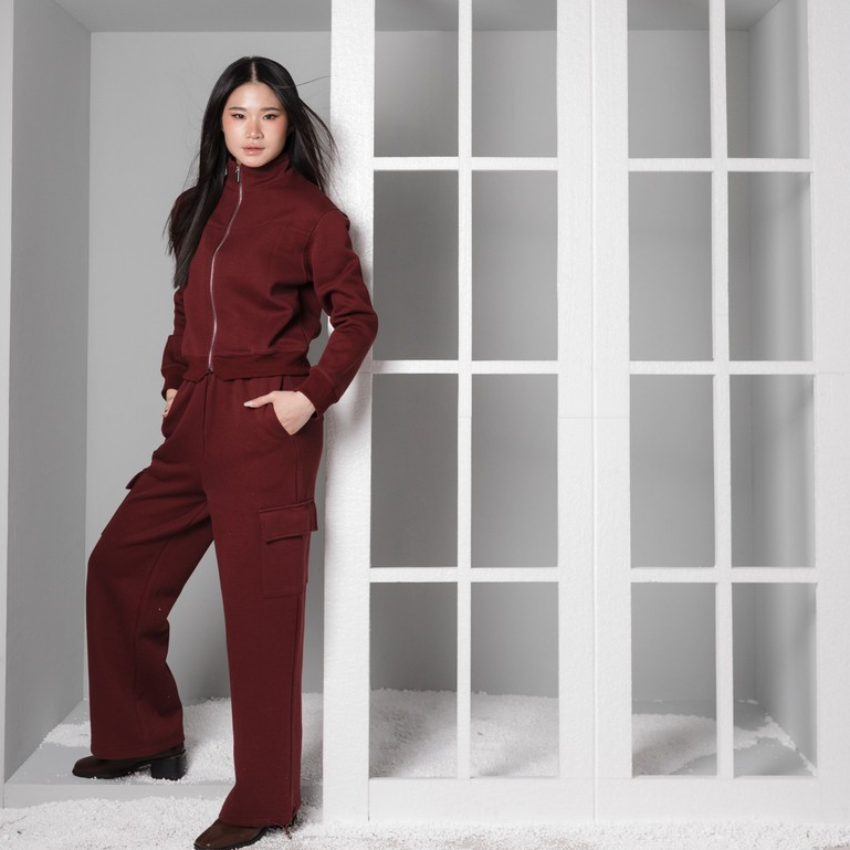 BURGUNDY AIRPORT SWEATER