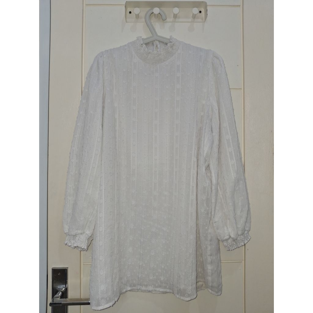 Executive Long Sleeve Smocked Tunic Off White Size XL Atasan Muslim Wanita (PRELOVED)