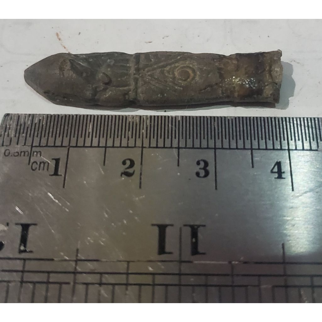 1 biji benda unik bermotif kuno temuan sungai