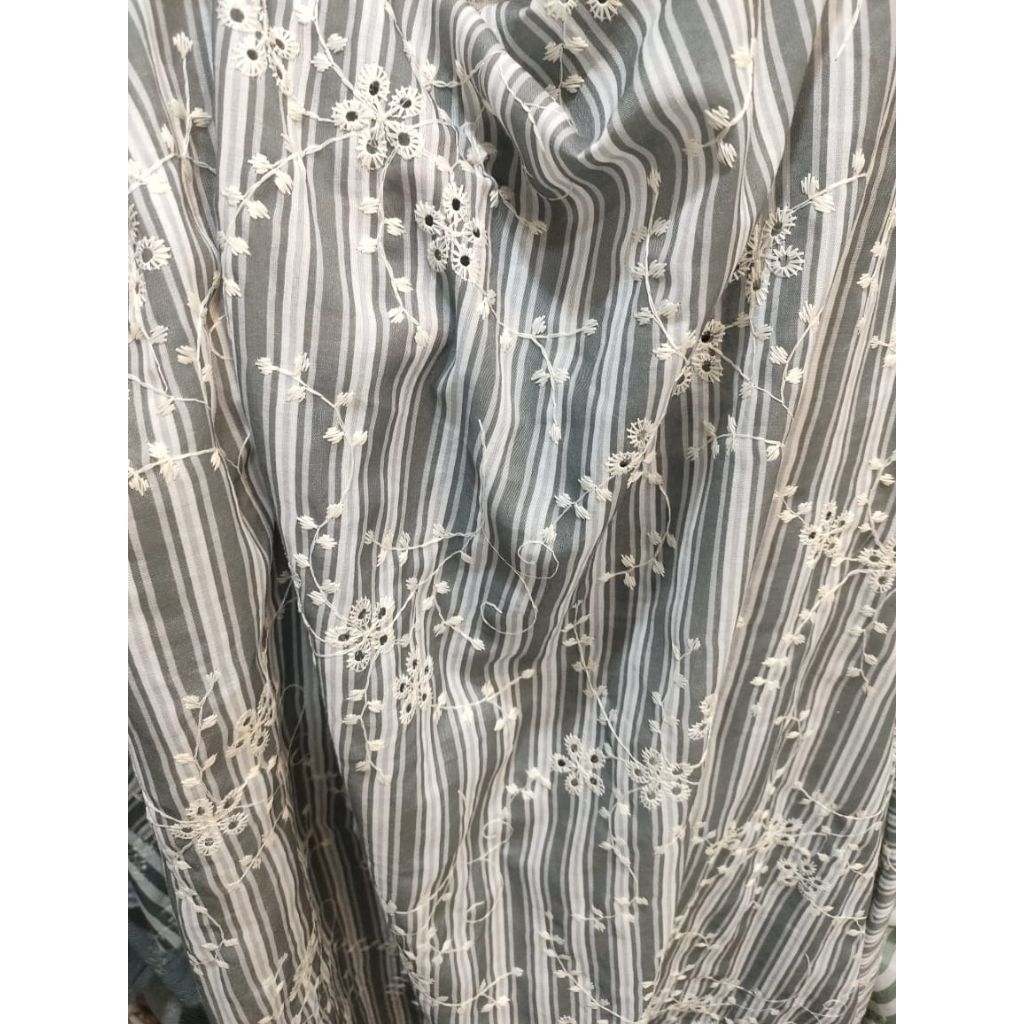 kain catton bordir meteran - harga/0,5m  - kain catton bordir bunga timbul - kain catton bordir prem