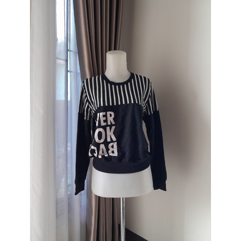 Crewneck Motif Hitam Putih, Sweater Hitam Putih, Cn Motif