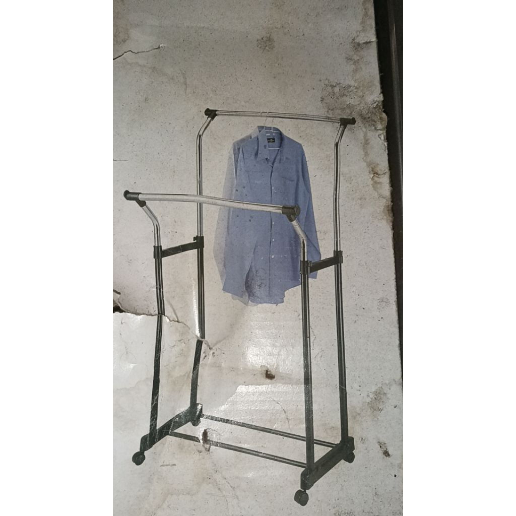 Rak Gantungan Baju Preloved by INFORMA