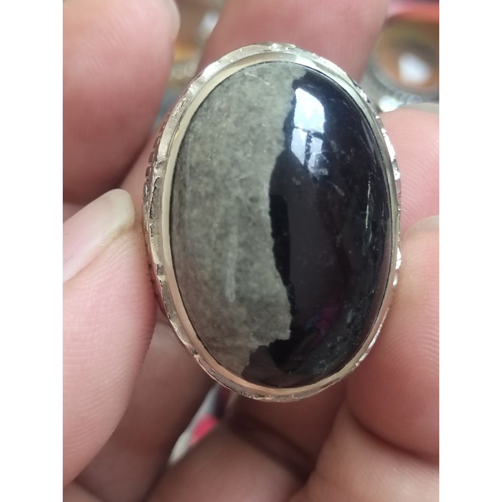 badar besi hitam separoh