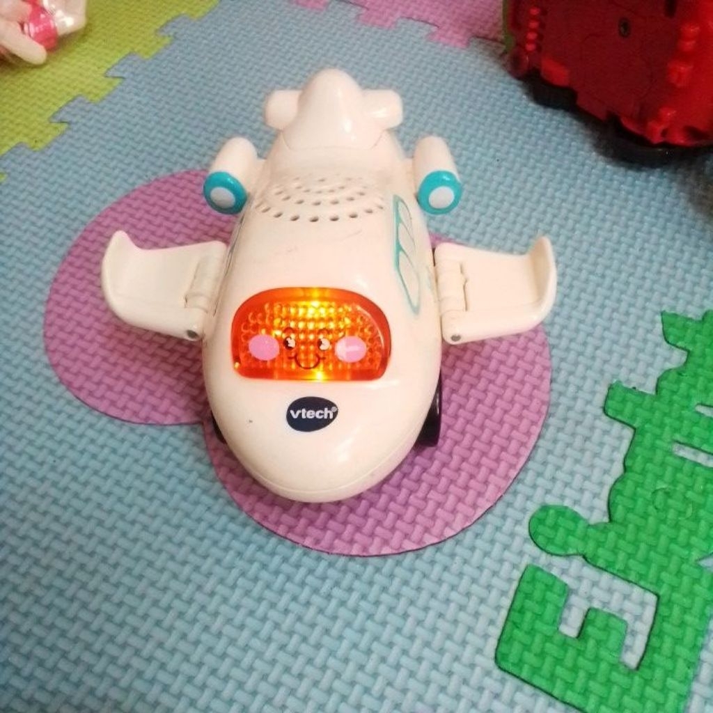 mainan pesawat vtech toot toot