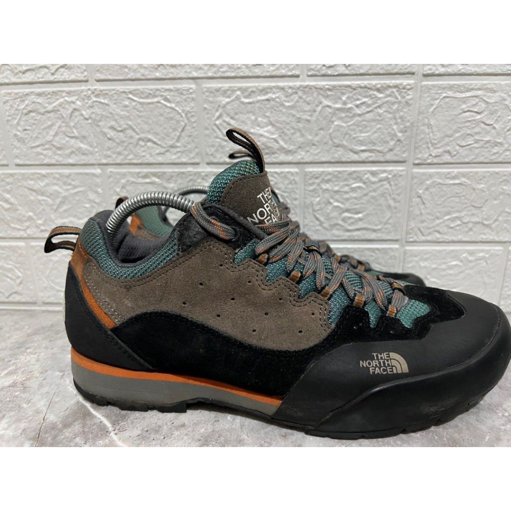 Sepatu The Nort Face  Outdor size 42/43 (outsole kiri kanan beda)