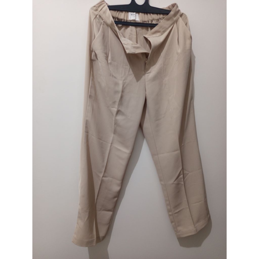 PRELOVED CELANA NASHA BY ASKA LABEL SEPERTI BARU