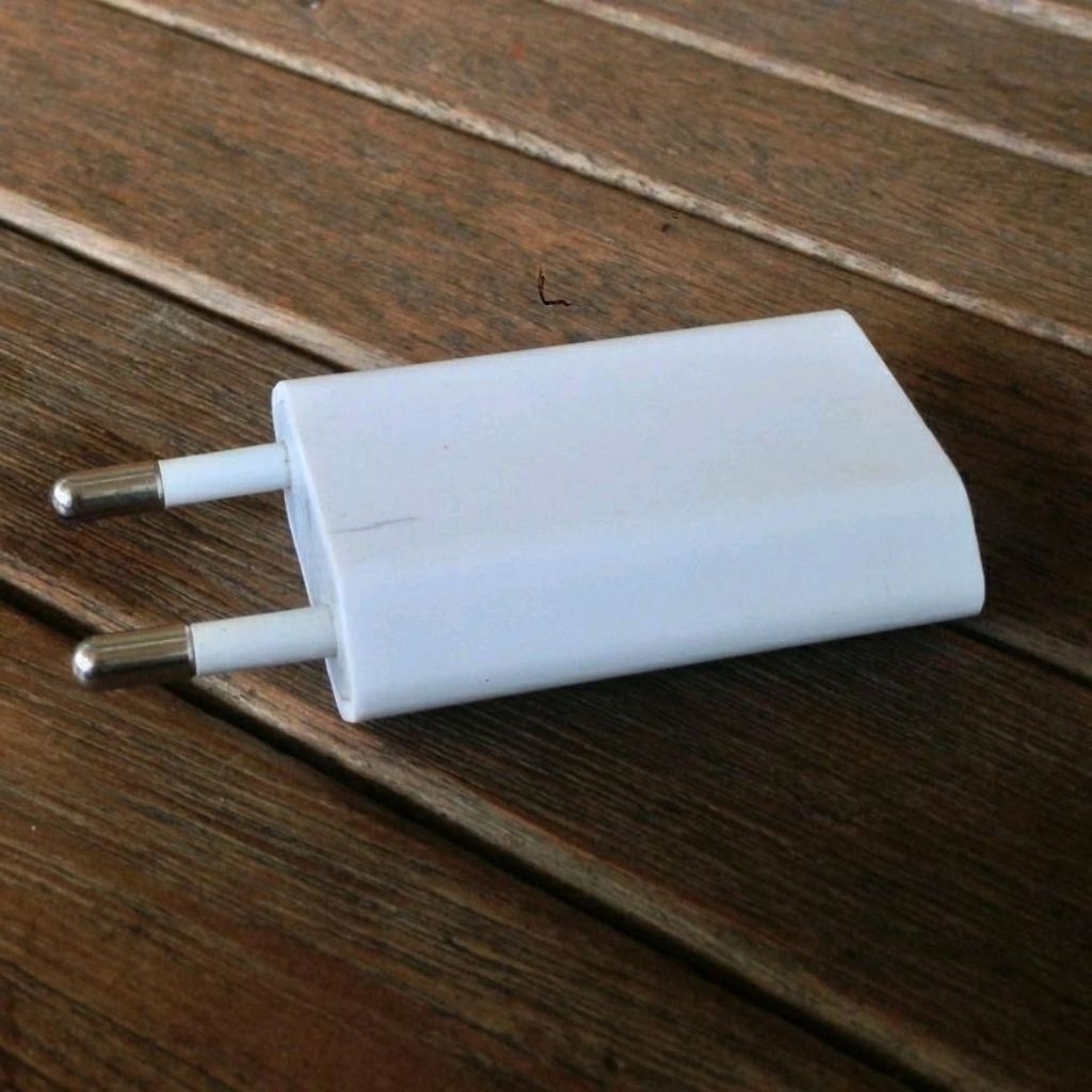 Adaptor 5watt 5volt 1ampere Tipe A1400 Original Bekas bawaan bundling Apple iPhone iBox Normal Cocok