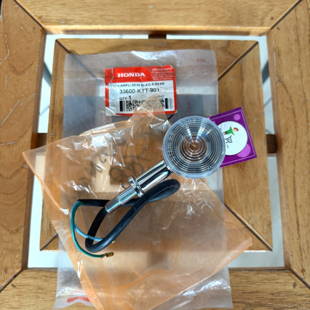 Lampu Sein Sen Riting Belakang Kanan Scoopy Karbu Original AHM