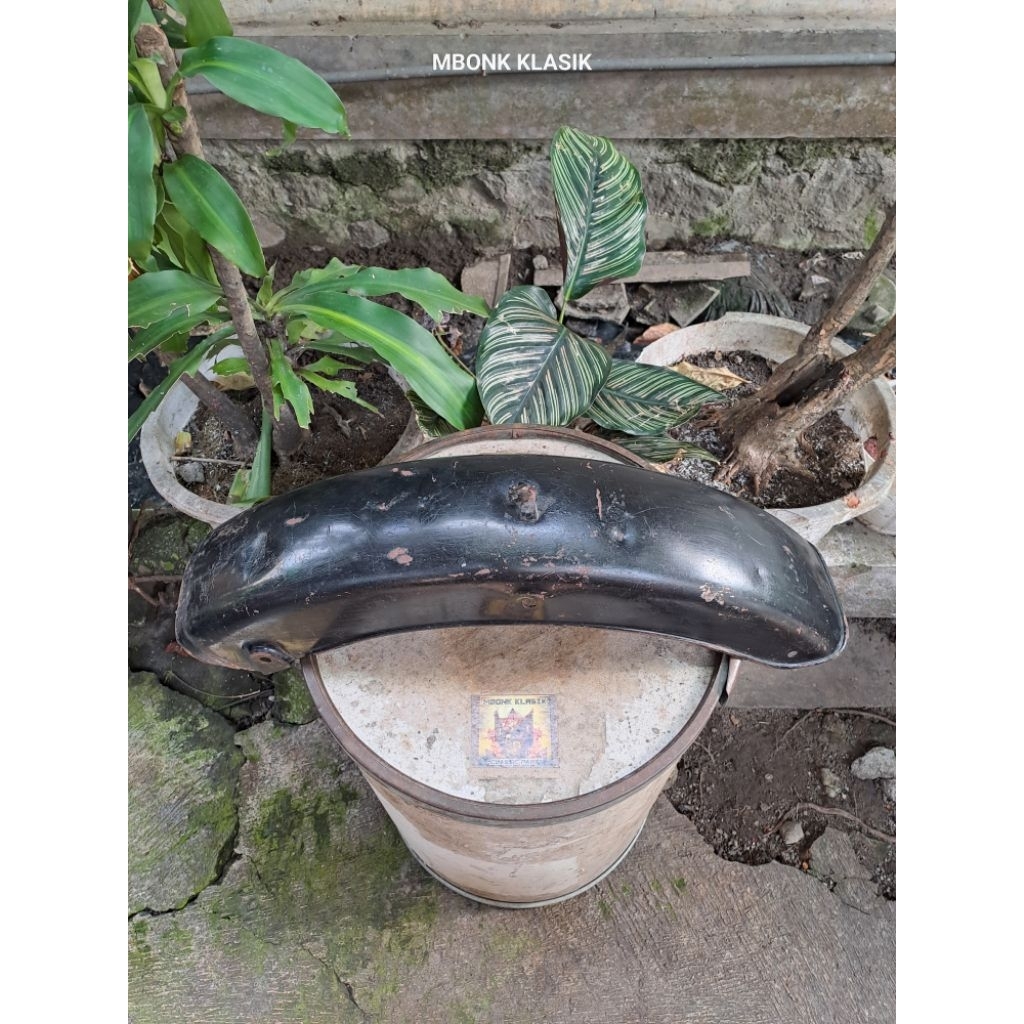 spakbor belakang trs 118 katana gp100 gp125 ORIGINAL spakbor belakang suzuki gp 100 gp 125 trs katan