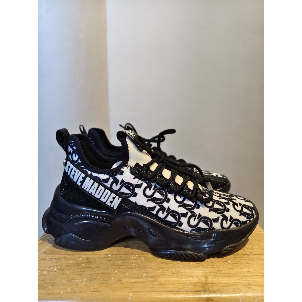Sepatu sneakers steve madden wanita