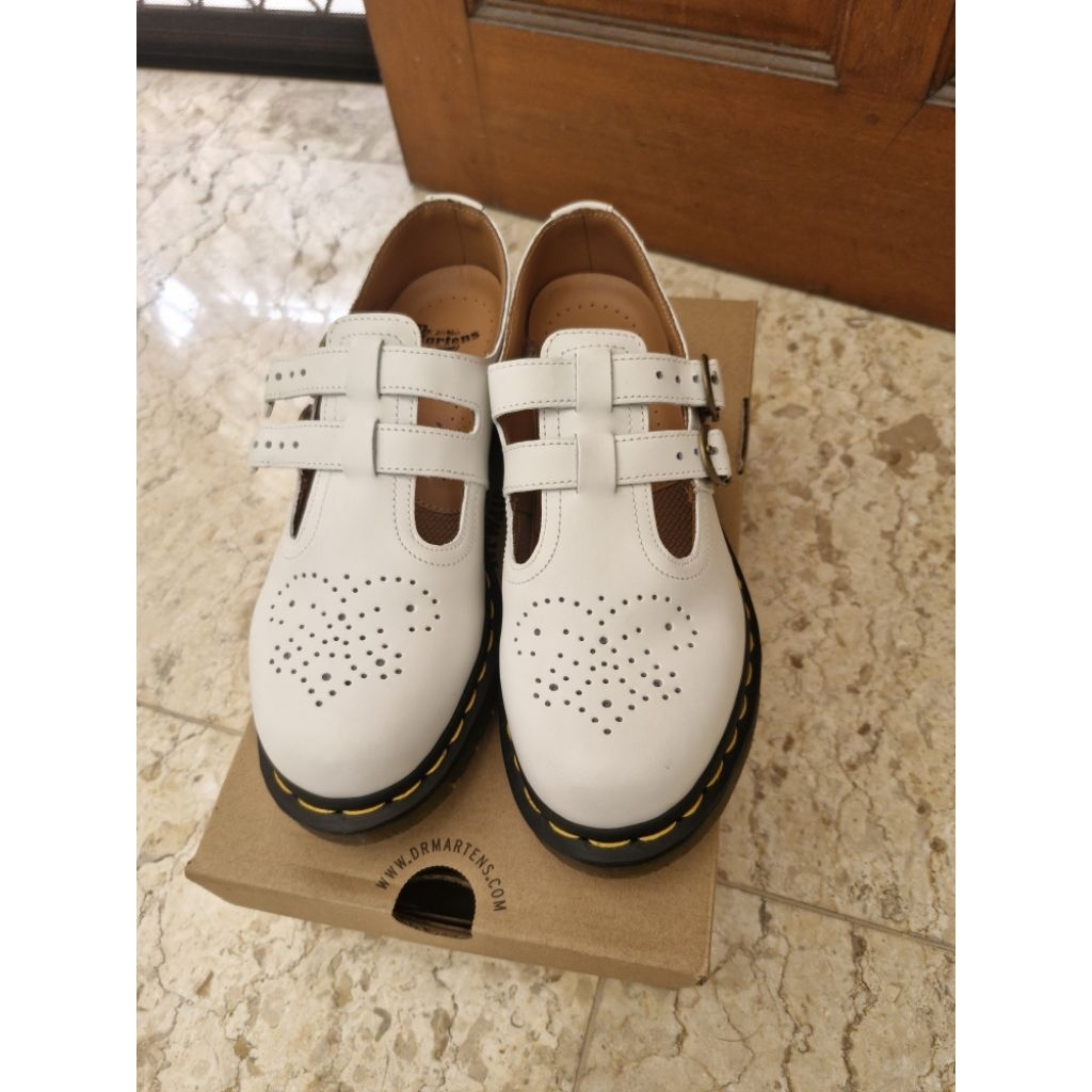 Sepatu Dr. Martens Mary Jane Putih original