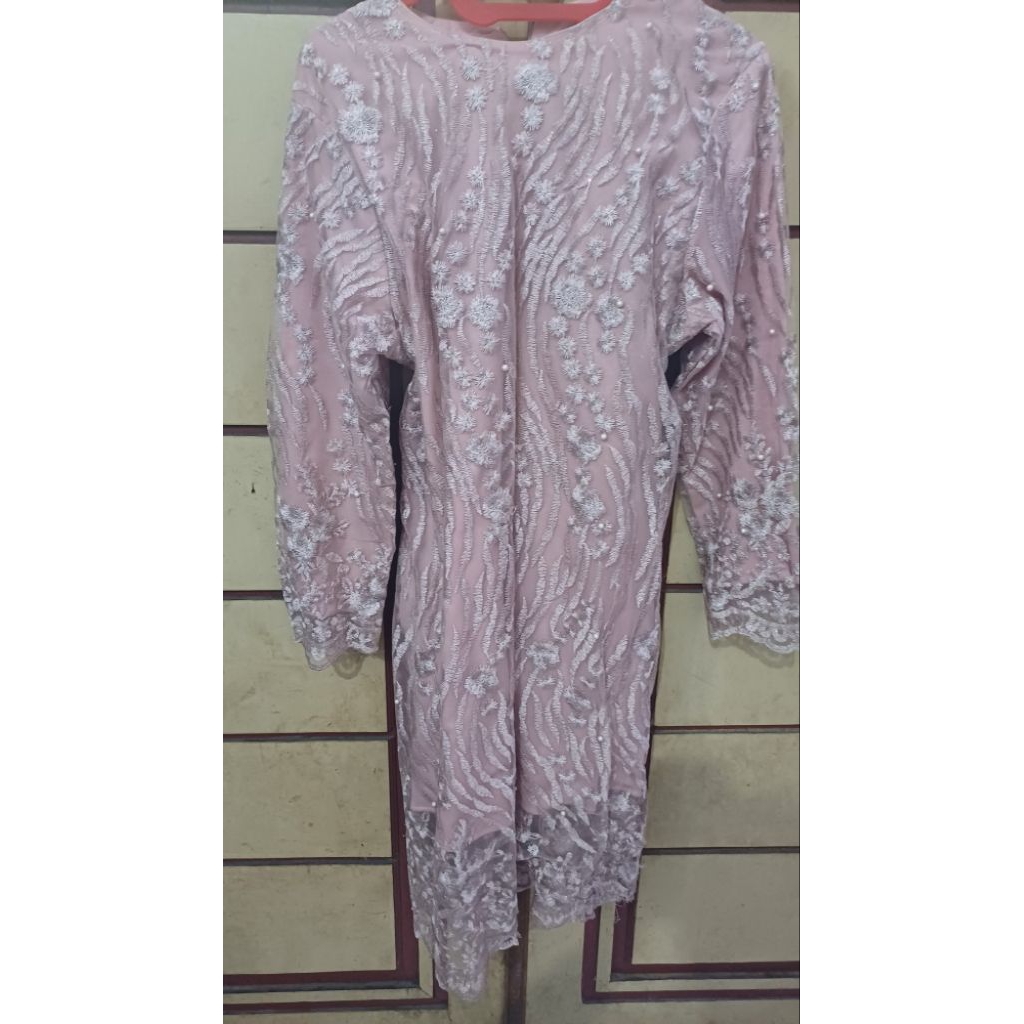 Baju preloved, baju bekas, baju renda, baju pesta, gamis, baju wanita