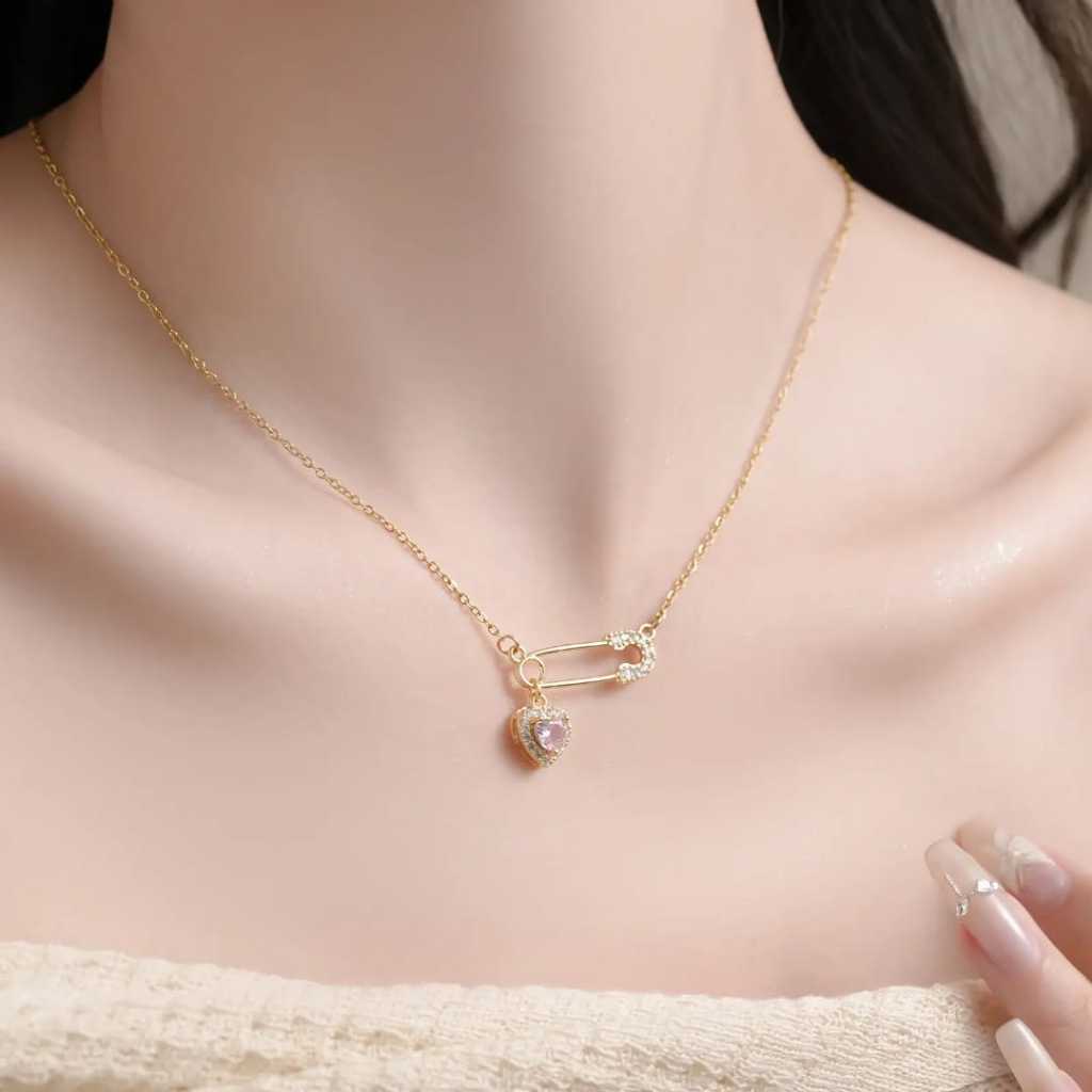 Kalung Safety Pin Heart Pendant Titanium Elegan Anti Karat