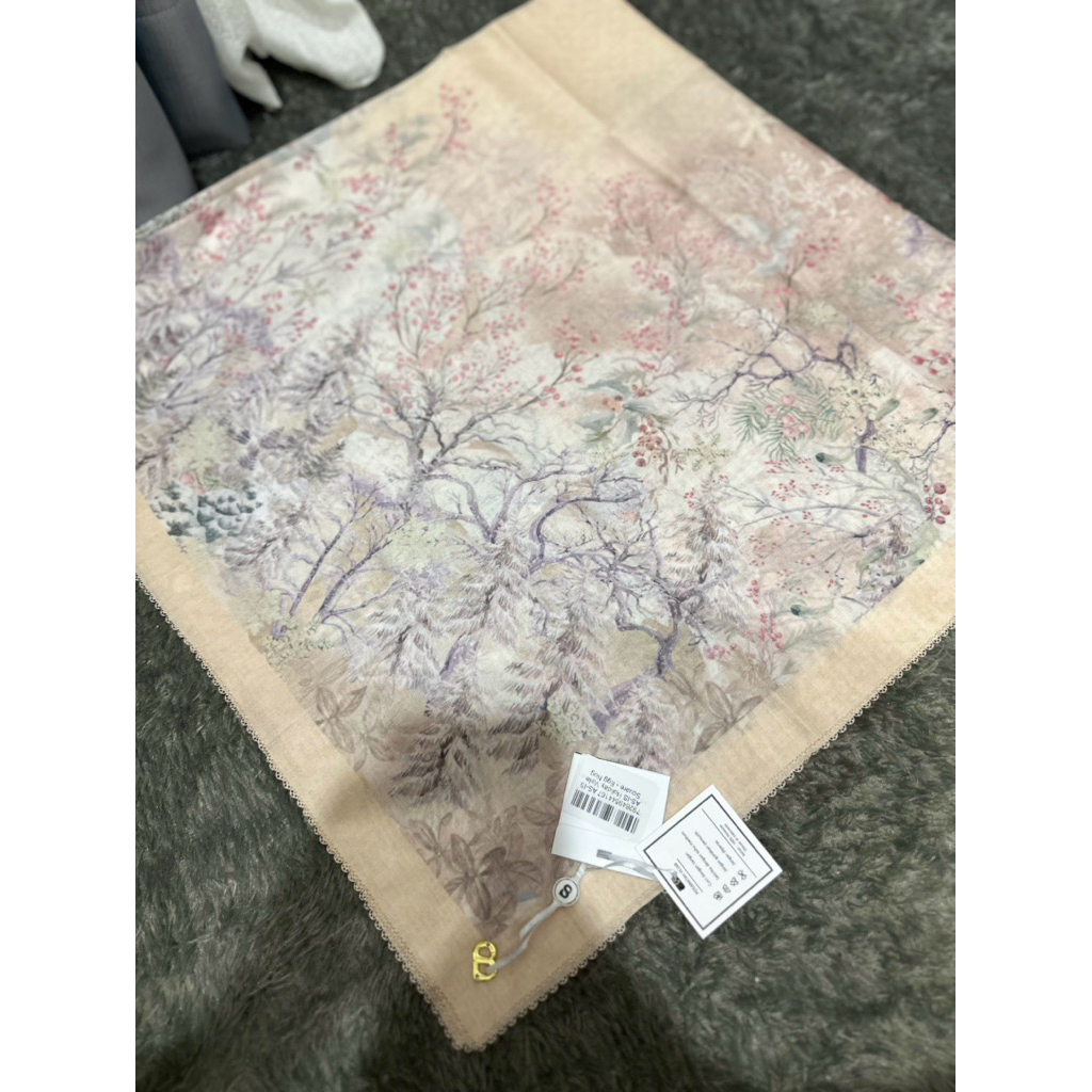 New as is Holiday 1 Egg Nog Buttonscarves Voal Reguler Square