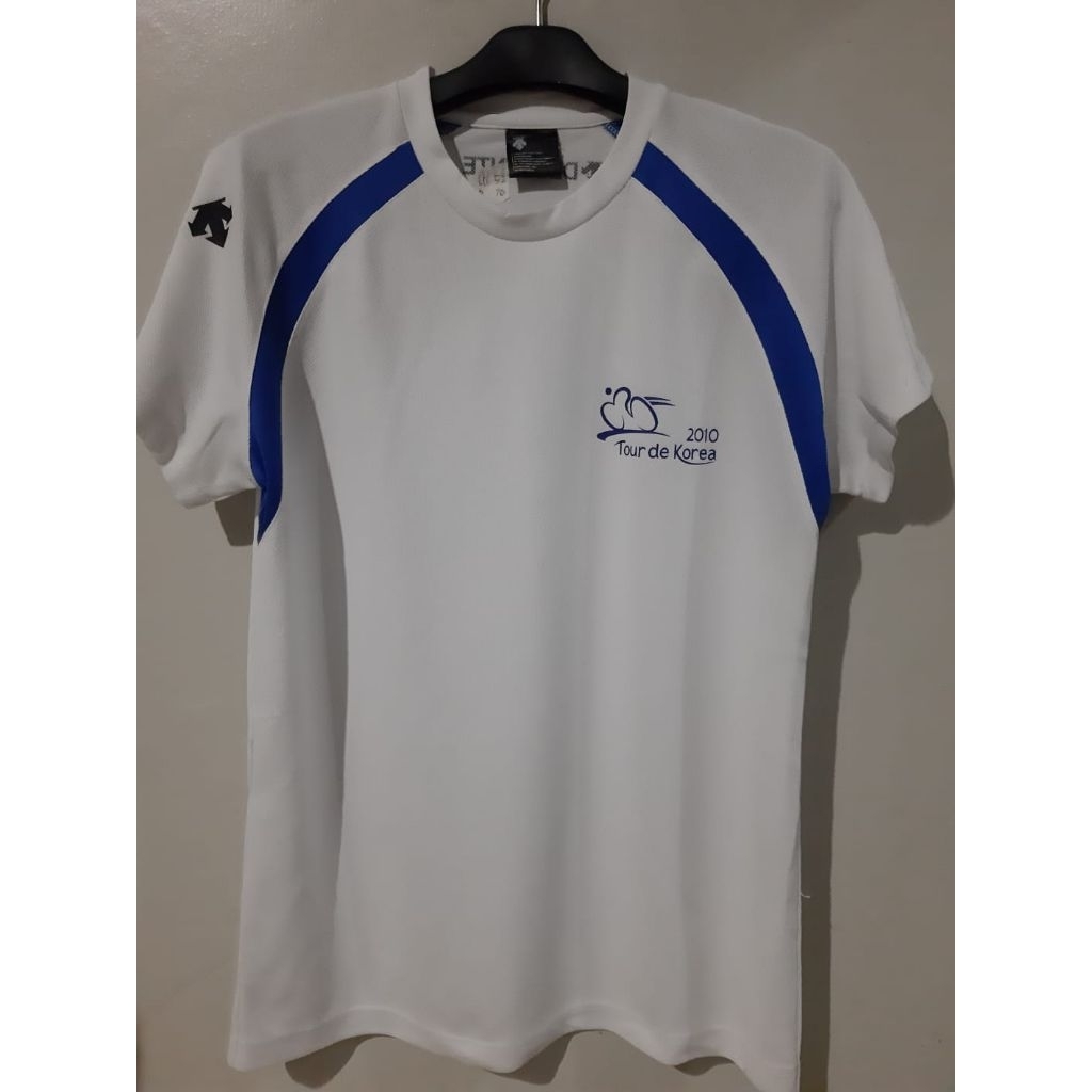 t-shirt kaos olah raga Jersey Descente warna putih Freeloved/bekas/thrift/second/seken