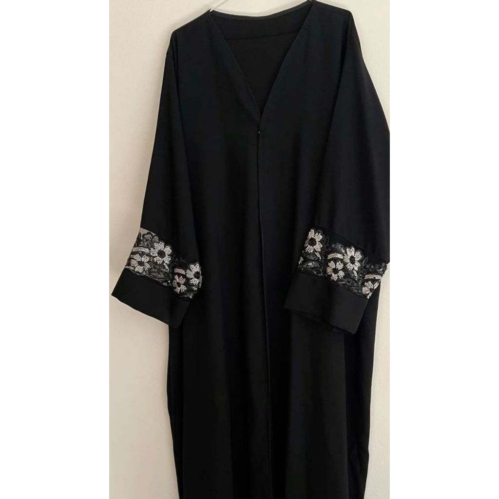 Abaya Hitam Elegan Bordir Bunga Putih