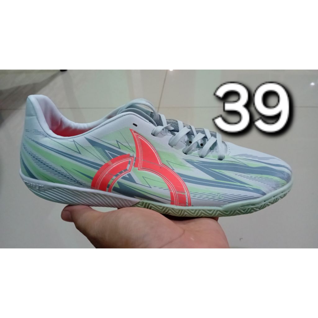 Sepatu futsal ortuseight volt v3 size 39