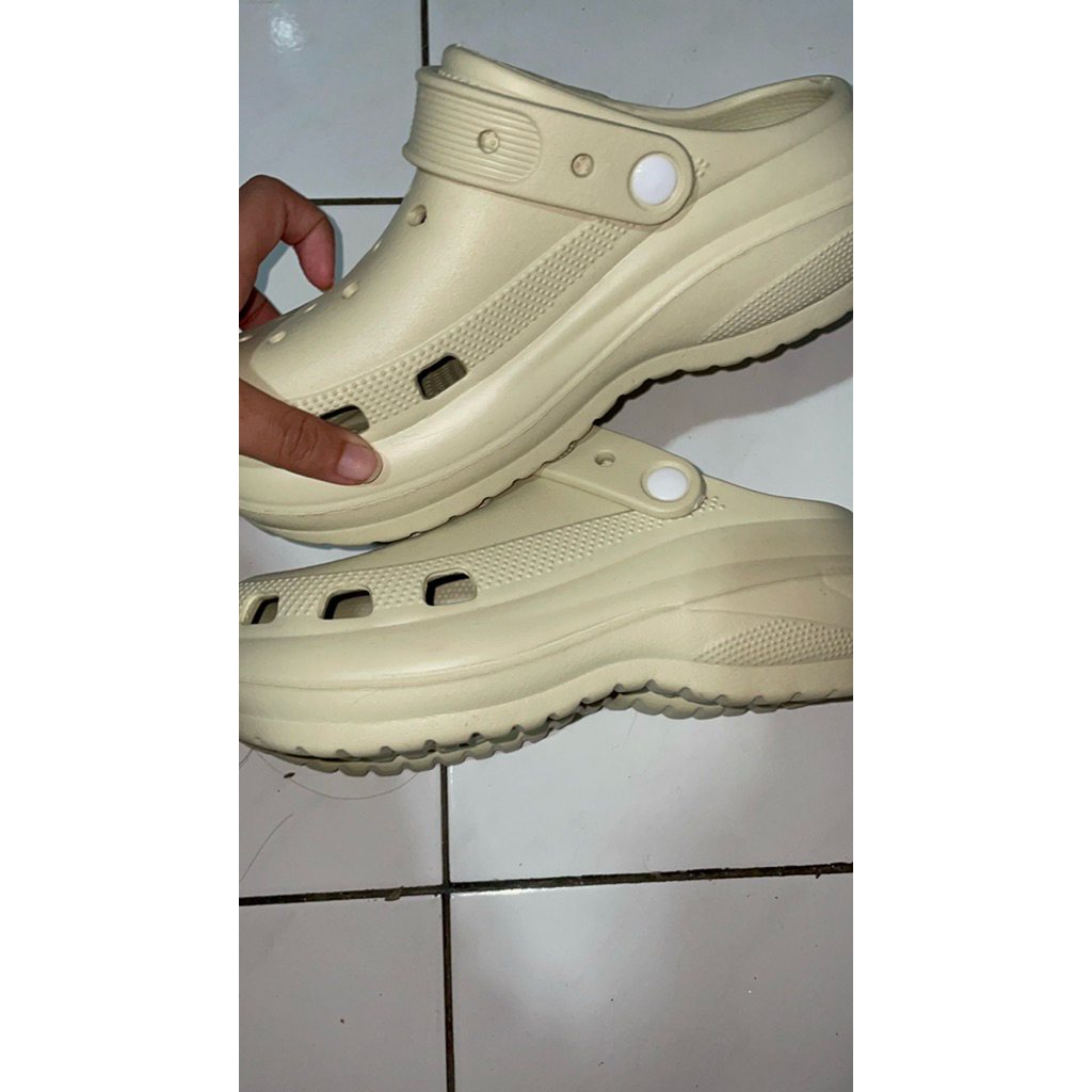 PRELOVED SANDAL CROCS BAIM