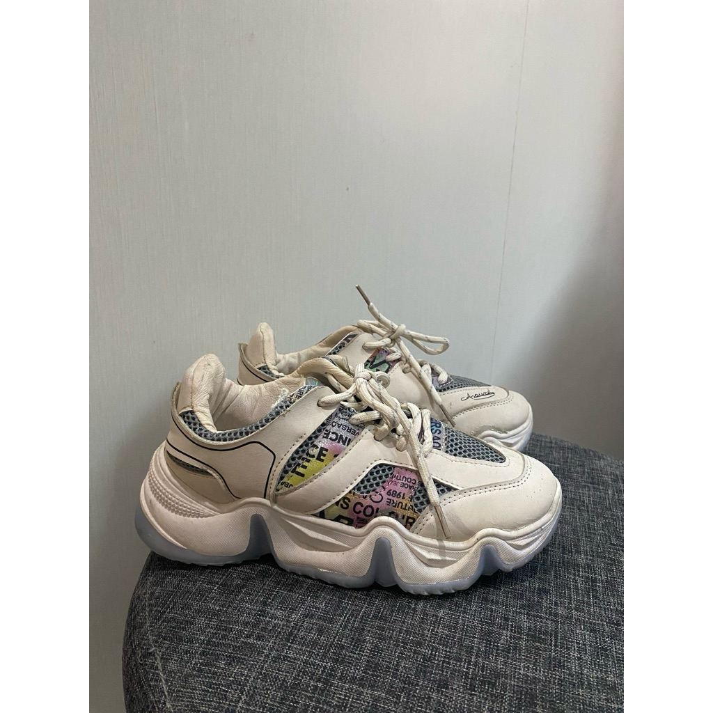 Sneakers Putih [Preloved LIKE NEW]