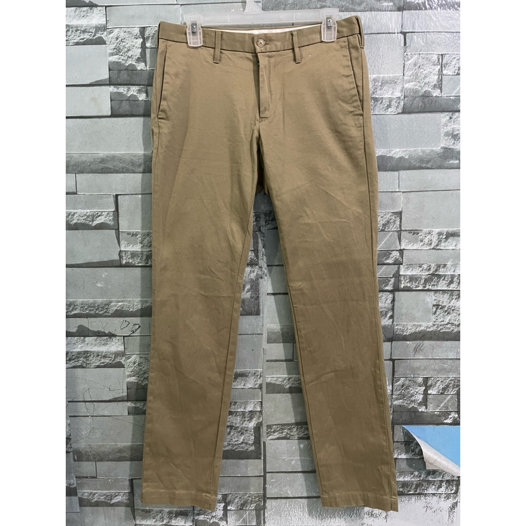 celanaa chino second