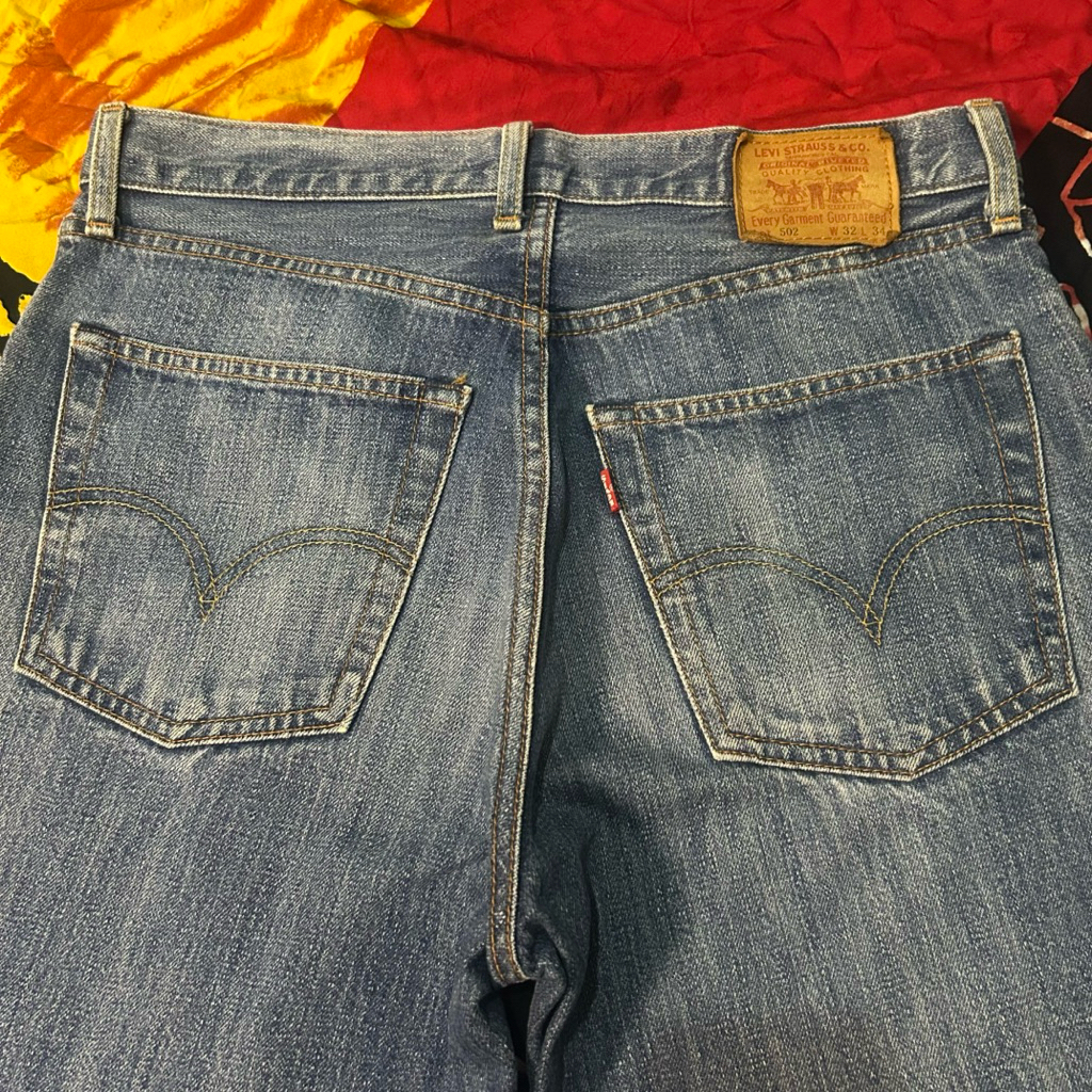 Celana Jeans Second “Levi’s Lot.502 Regular Taper Blue Jeans”