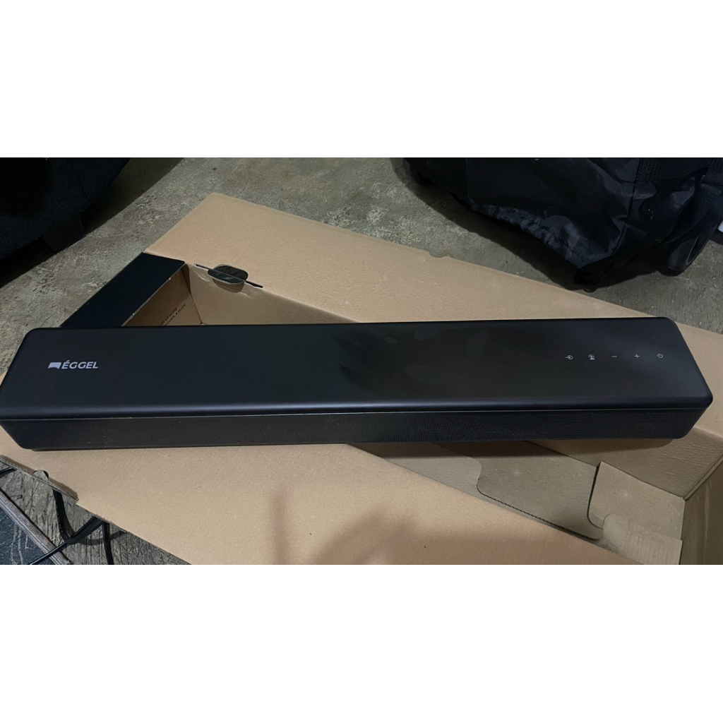 Eggel soundbar with built-in subwoofer