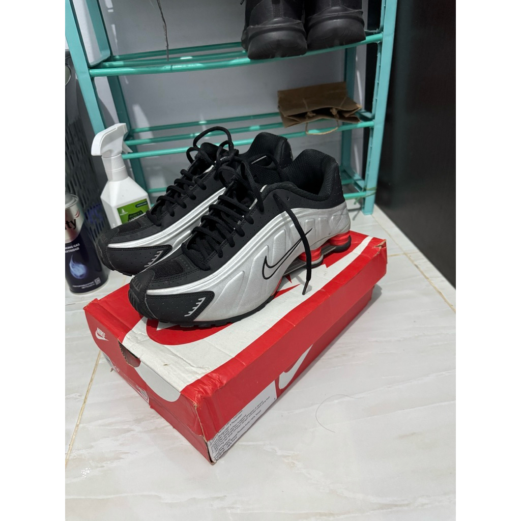 Nike Shox R4 (authentic)