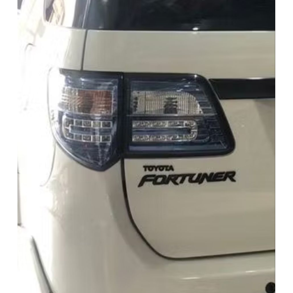 lampu stoplamp  belakang fortuner 2004 -2010