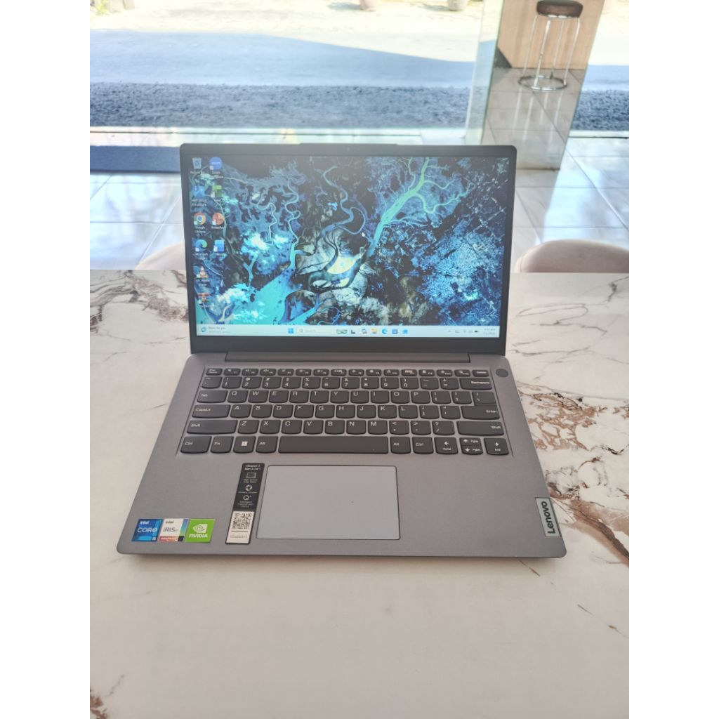 LENOVO SLIM 3 | i5 GEN 11 | RAM 8 GB | SSD 256 GB | NVIDIA MX350 2 GB