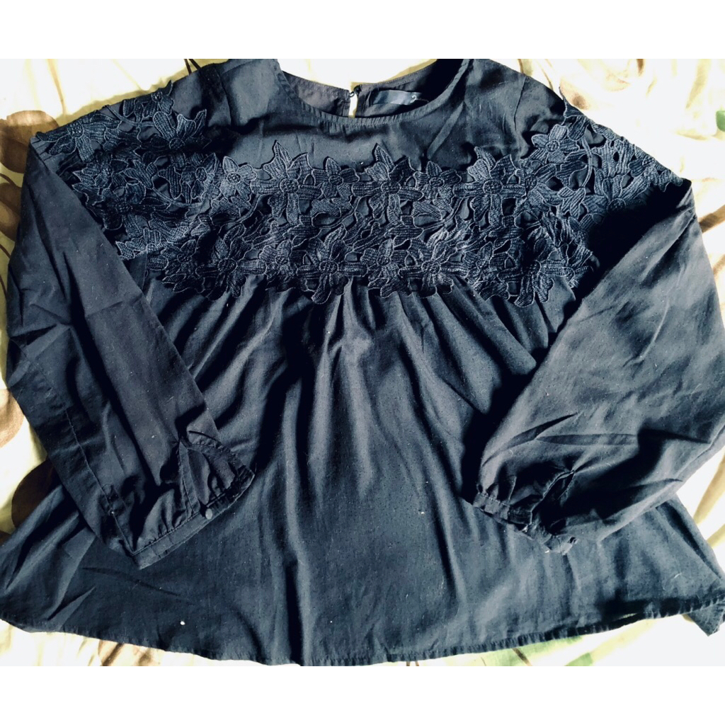 atasan renda preloved navy