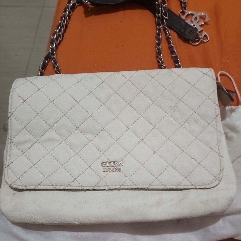 Tas Slempang Guess original store 100% preloved