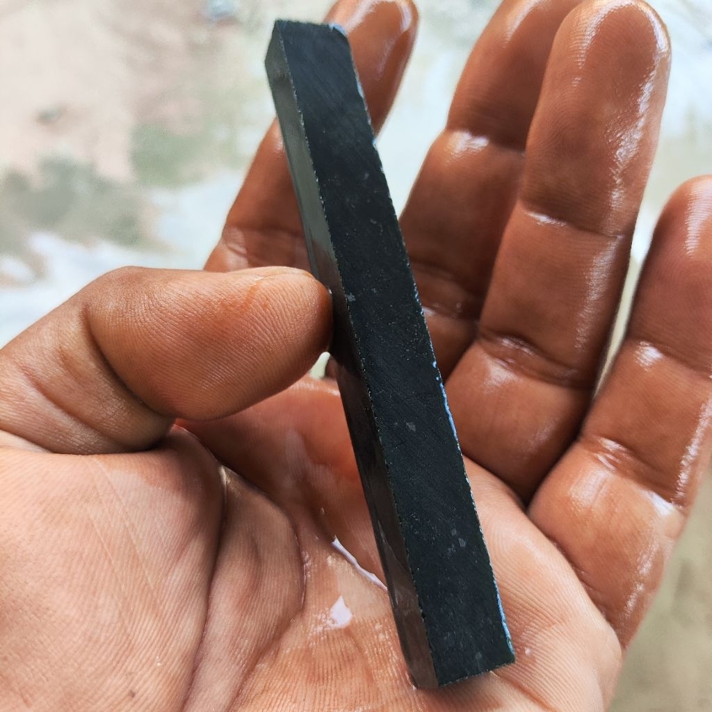Potongan Batu giok hitam Blackjade Aceh