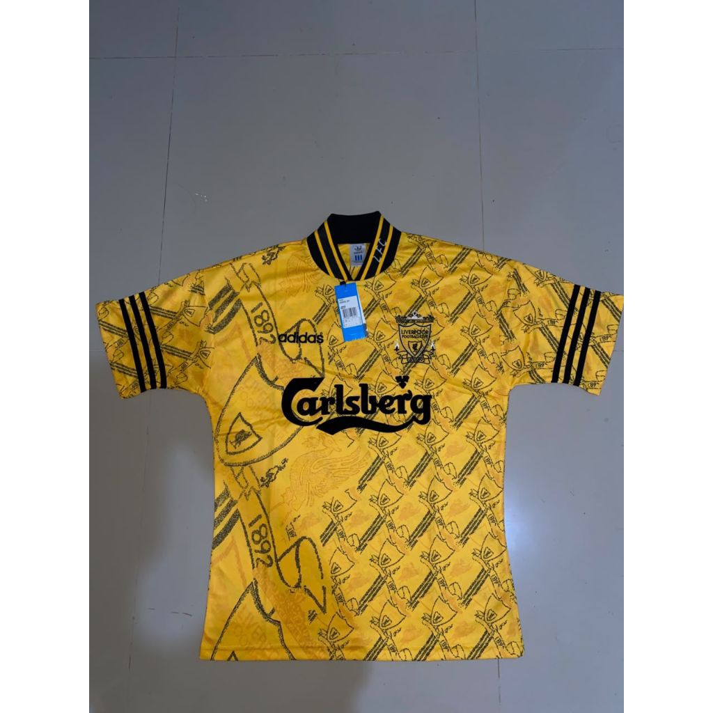 Liverpool retro away