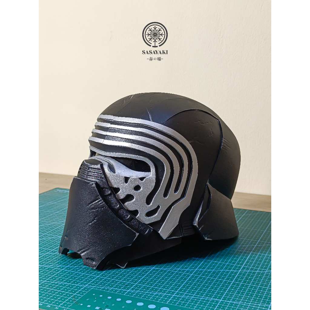 Star Wars - Kylo Ren Helmet | 1:1 Wearable Cosplay | Helm Display