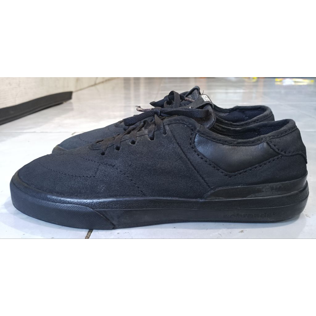 Sepatu Nobrands size 42