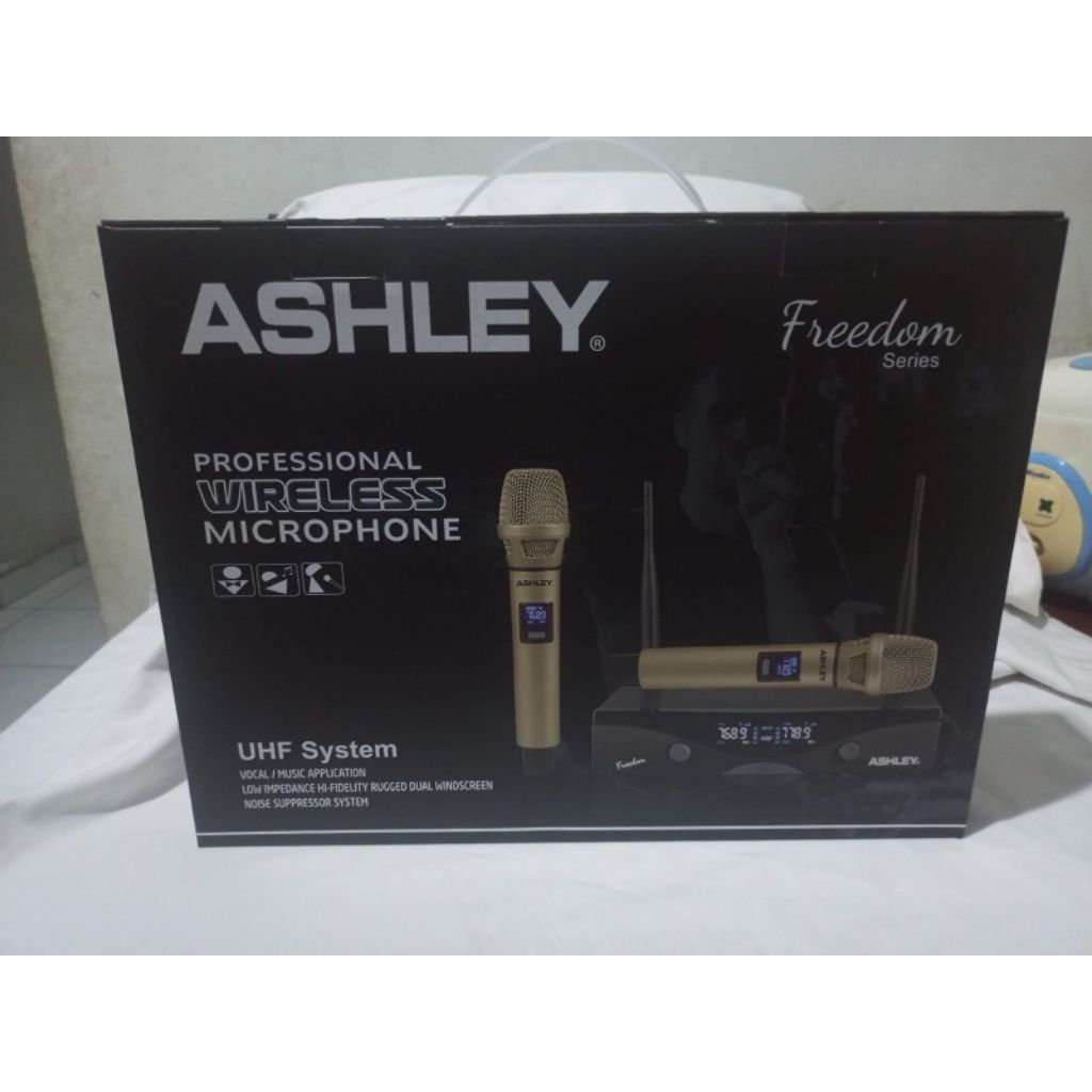 Mic werless Asley Freedom.