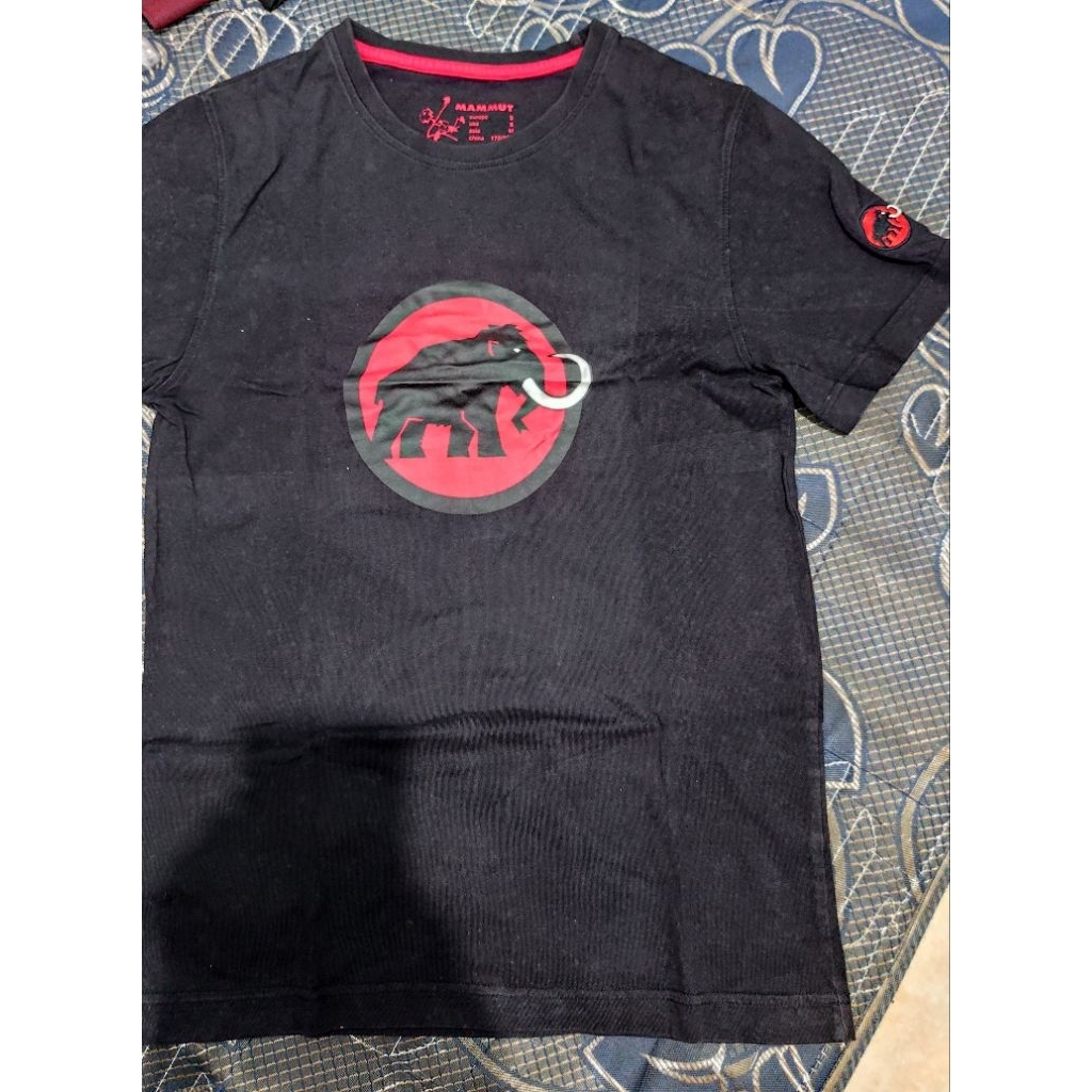 Kaos Mammut Hitam Big Logo second