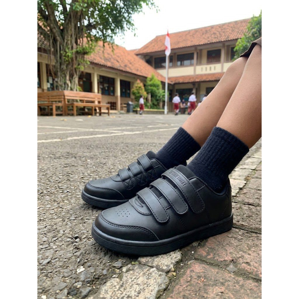 sepatu Full black State street by payless SIZE 36