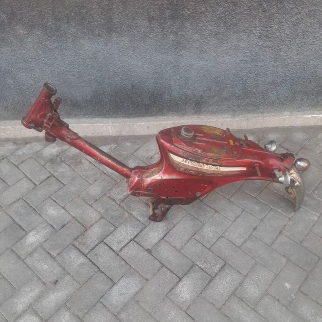 Rangka Body Frame Tengah Supercup Supercub C700 Orisinil