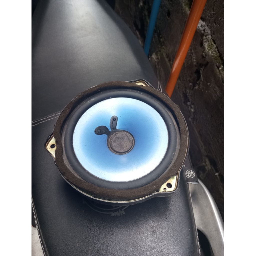 speker pintu mobil sebatang kara
