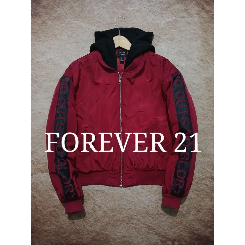 Jaket bomber FOREVER21 model boxy bekas pakai