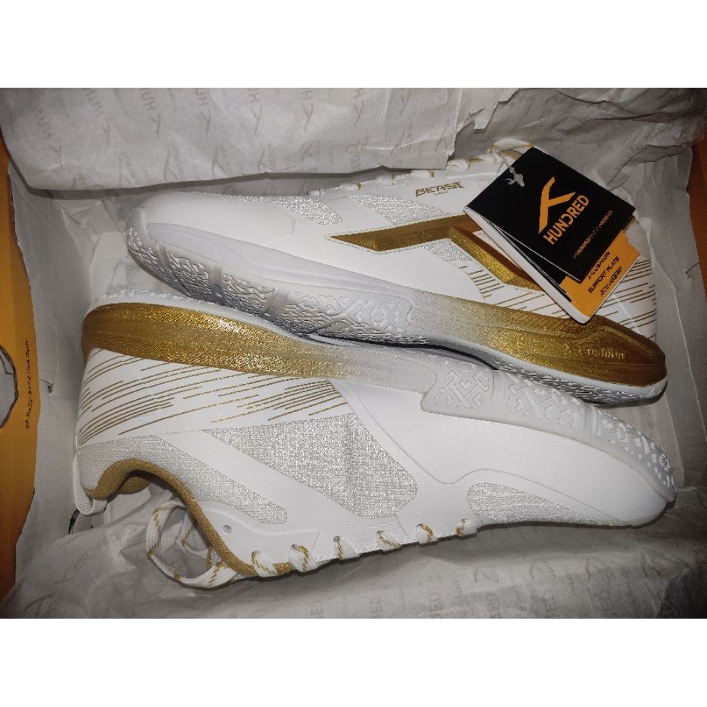 Sepatu Badminton Hundred Beast Max