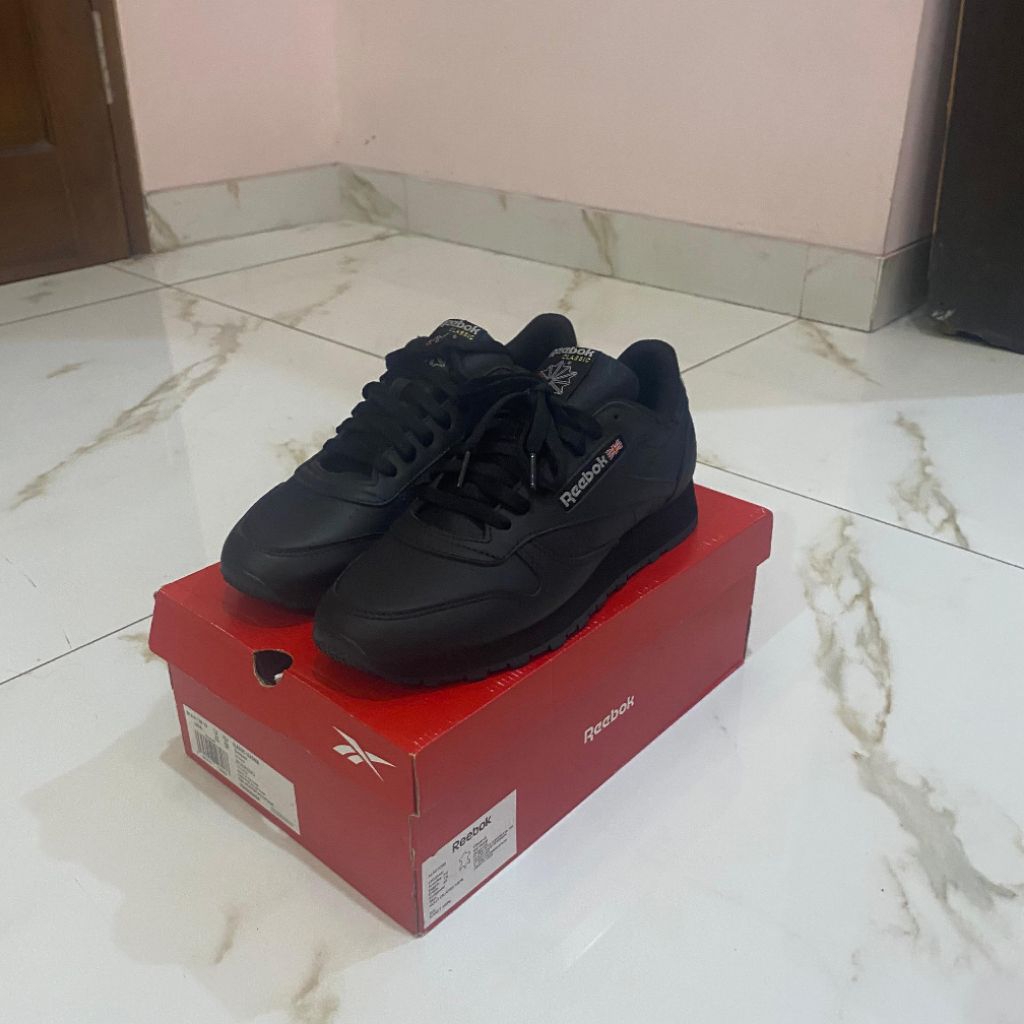 Sepatu Reebok Classic Full Black