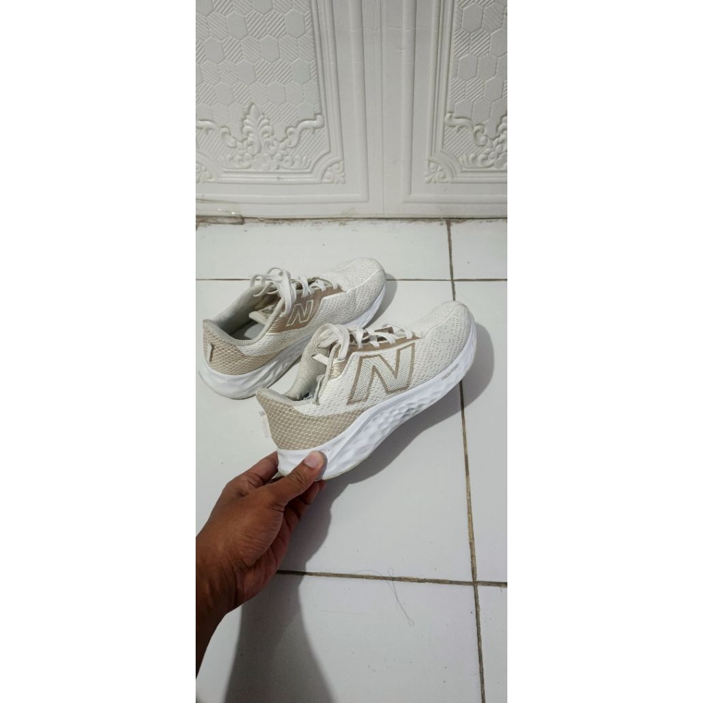 Preloved Sepatu Olahraga NB Fresh Foam Arashi