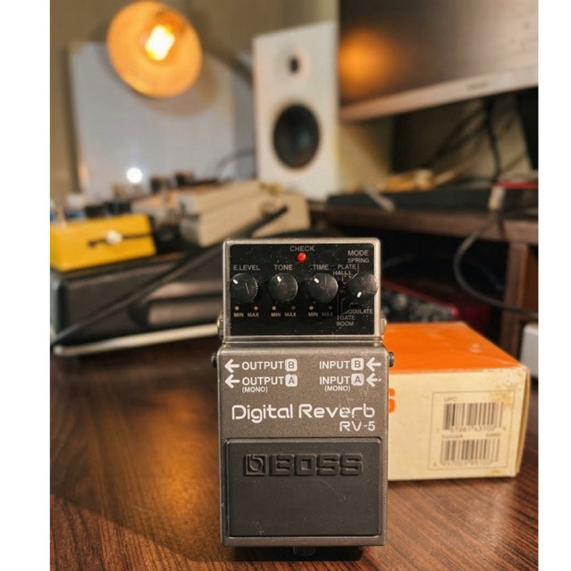 Efek Gitar Boss Reverb RV-5
