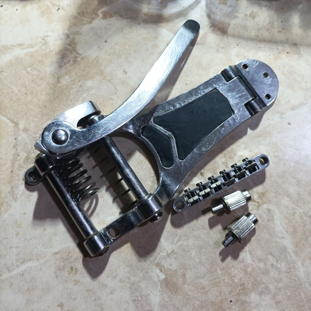 tremolo bigsby + saddle bridge Les Paul Made in  Korea
