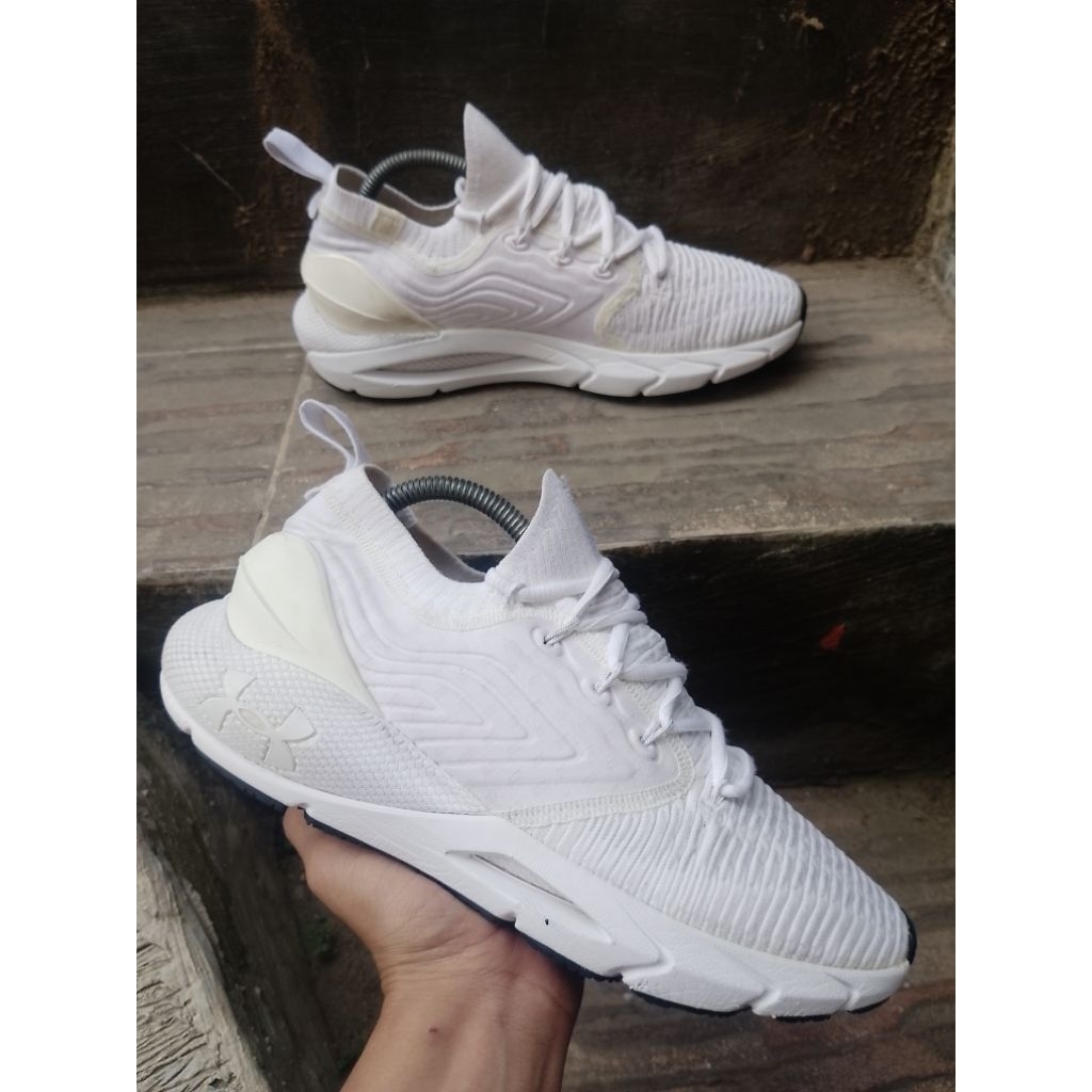 PRELOVED UNDER ARMOR HOVR